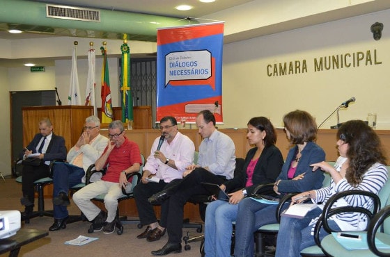 2013-10-16-dialogos-necessarios-democracia-na-era-digital